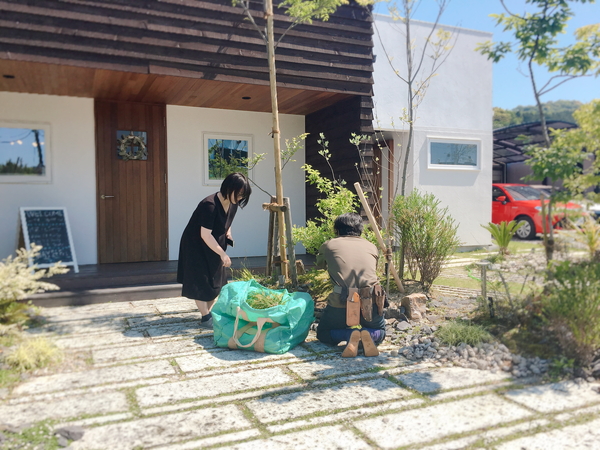 幸田町でお庭も含めて注文住宅を手掛ける共感住宅ray-outでは、腕も知識も流行発信もピカイチの庭師さんに頼んでいます。
