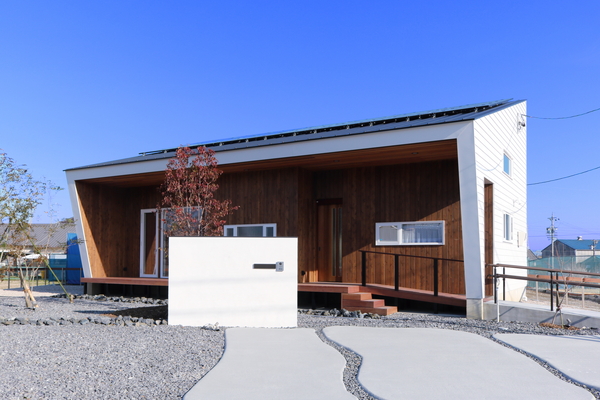豊田市でオーナーさまとつくり上げた新築一戸建ての注文住宅、門柱に口金ポストをつけました