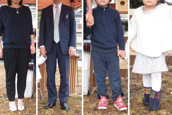 岡崎市エリアで注文住宅を建てたご家族の地鎮祭の服装。幼児のお子さんと4人で、パンプスや革靴のフォーマル寄りのスタイルです。