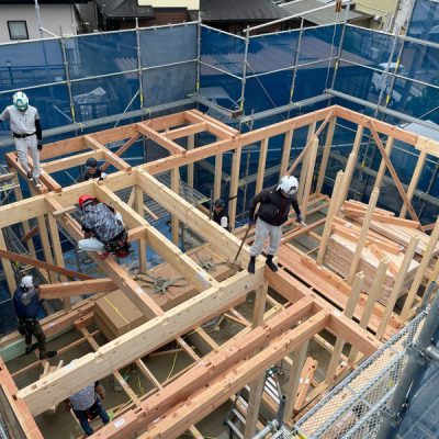 みよし市で上棟をする大工さんたち