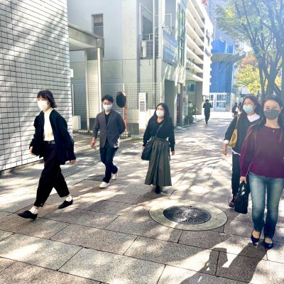 名古屋を歩くスタッフたち