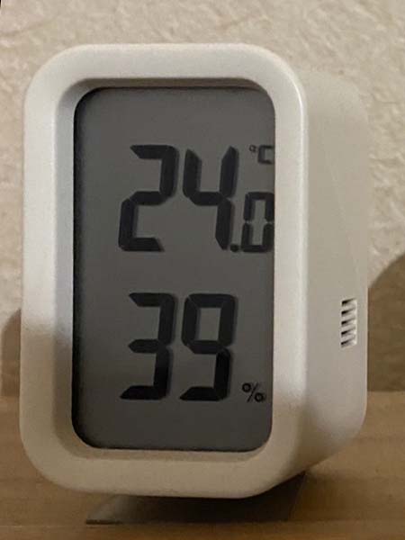24℃39％の温湿度計