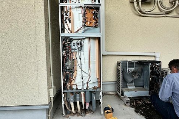 故障したエコキュート