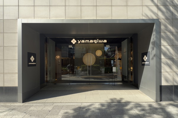 YAMAGIWAOSAKAの展示スペース正面玄関