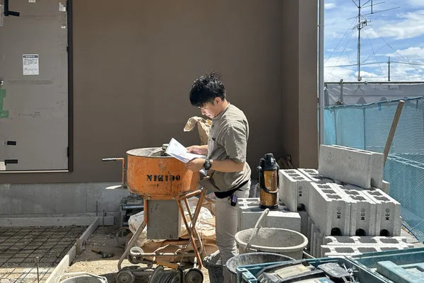 イメージ＿検討する現場監督